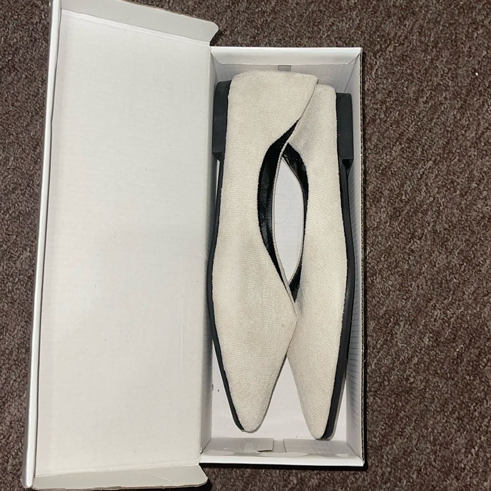 White/ crème Flats